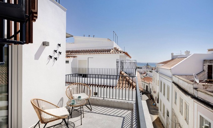 Lagos City Center Apartment | Apartment 'Old Town Apartments Sea View' with Sea View, Wi-Fi and Air Conditioning