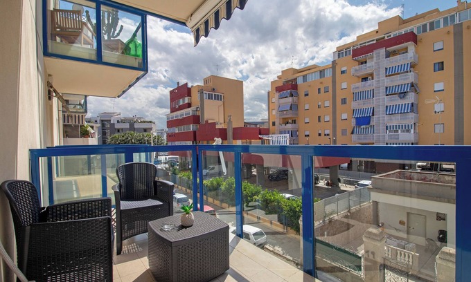 Municipio 3 Apartment | Apartment 'Oltremare' with Sea View, Wi-Fi and Air Conditioning