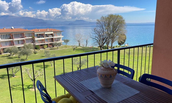 Solarolo Apartment | Apartment On the Beach Manerba del Garda with Pool, Garden & Wi-Fi