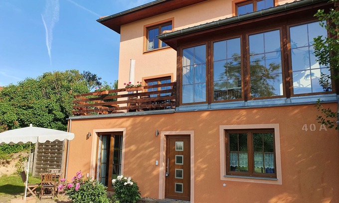 Holtendorf Apartment | Apartment on Schöps with Landskronblick