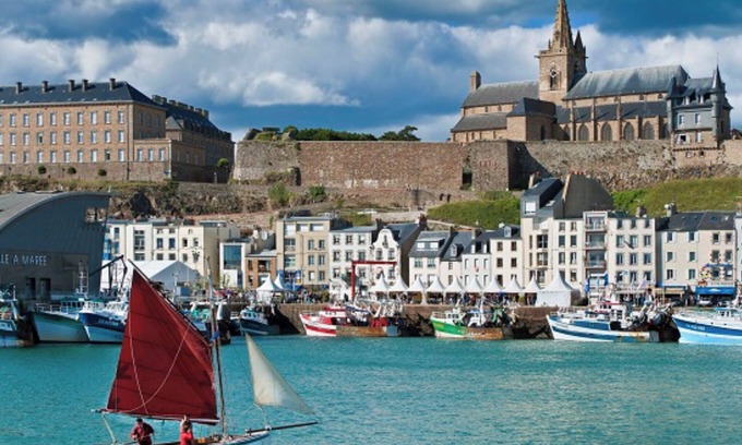 Granville Apartment | Apartment on the fishing port.