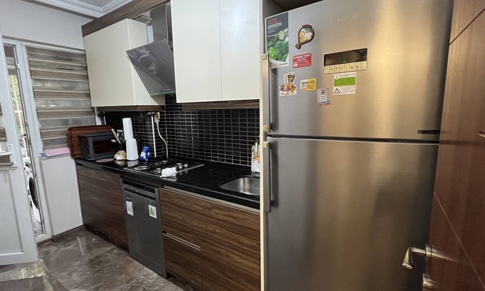 Gaziosmanpasa Apartment | Apartment on the main street, in the middle of a lively neighborhood