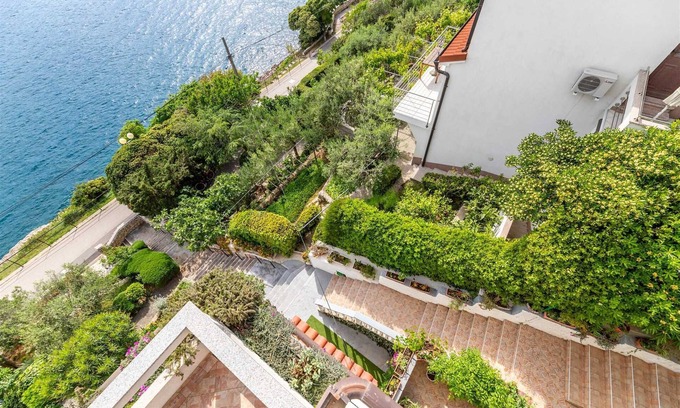Baska Apartment | Apartment on the sea with a balcony with a beautiful view