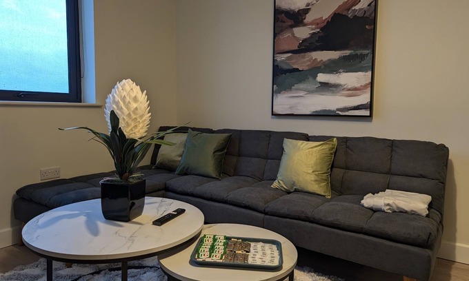 West Bromwich Apartment | Apartment-One Bedroom with Parking-Economy-Valley view-Private Bathroom