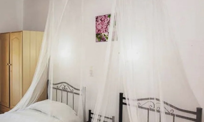 Gerani Apartment | Apartment only steps from the beach