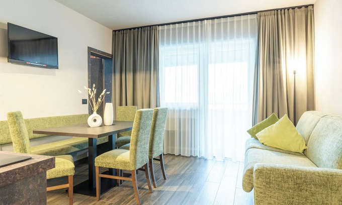 Martello Apartment | Apartment 'Opis Pennhaus' with view of the Alpes, Shared Terrace and Wi-Fi