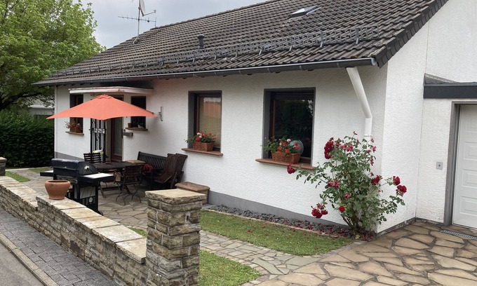 Overath Apartment | Apartment 'Oreste' with Private Terrace, Private Garden and Wi-Fi