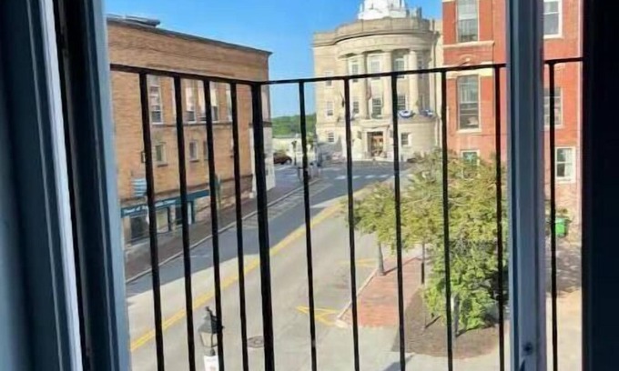 Bath Apartment | Apartment over shops in Bath Historic District