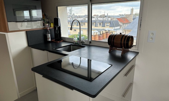 Saint-Victor Apartment | Apartment overlooking Paris