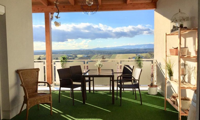Oberschuetzen Apartment | Apartment Panoramablick mit Infrarotkabine auf der großen Terrasse und traumhaften Ausblick