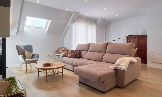 Leon Apartment | Apartment 'Pardo 3' with Private Terrace, Wi-Fi and Air Conditioning