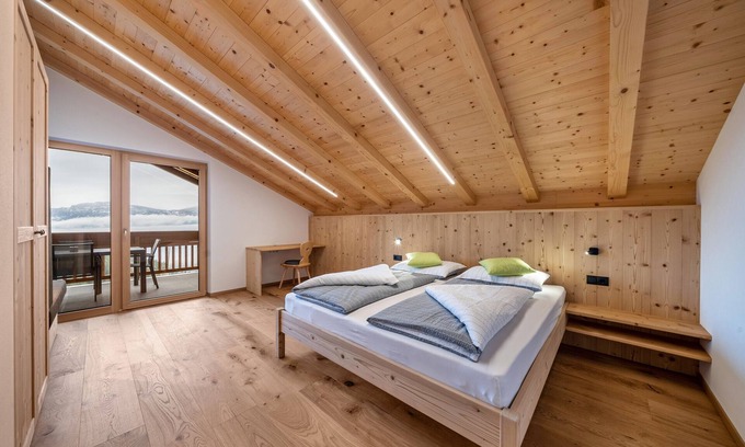 Meltina Apartment | Apartment 'Parliflhof Apt Laugenblick' with Mountain View, Shared Garden and Wi-Fi