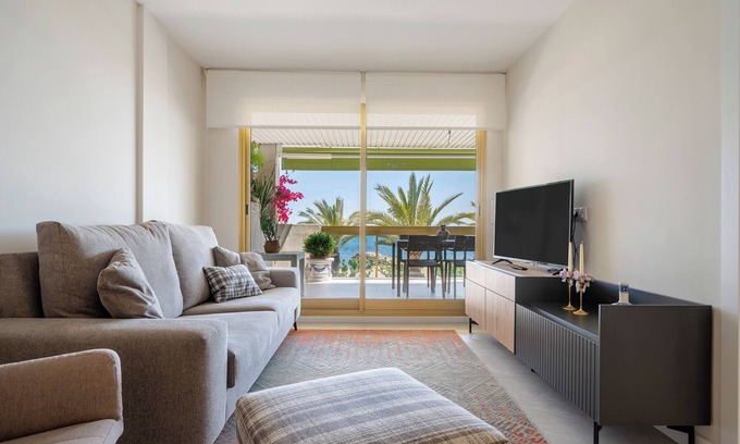Cambrils Apartment | Apartment 'Pelicano' with Sea View, Wi-Fi and Air Conditioning