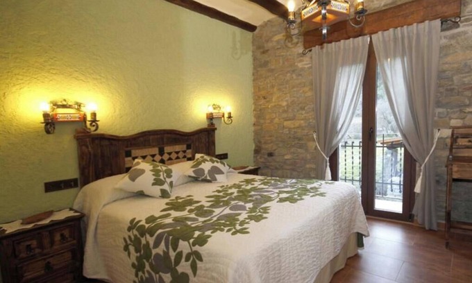Borrastre Apartment | Apartment 'Peña Roya' with Mountain View, Shared Garden and Wi-Fi