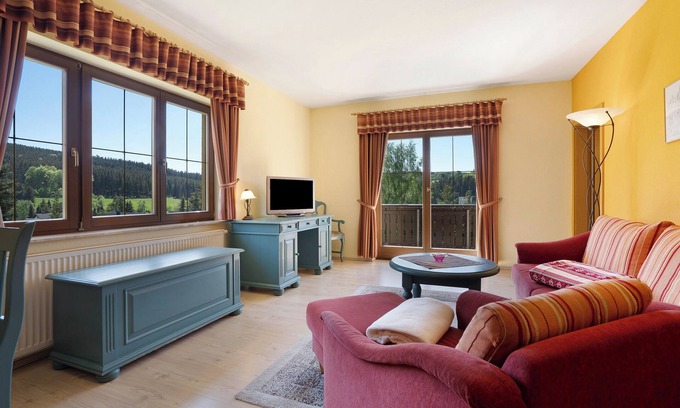 Pobershau Apartment | Apartment 'Pension Bergblick - Molchner Stolln' with Mountain View, Balcony and Wi-Fi