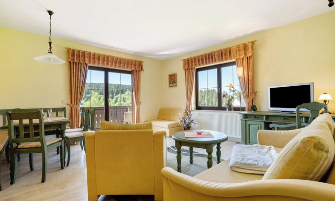 Pobershau Apartment | Apartment 'Pension Bergblick - Grüner Graben' with Mountain View, Balcony and Wi-Fi