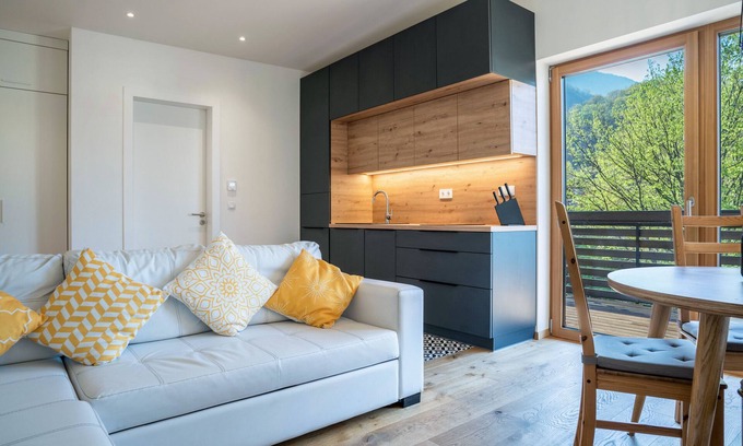 Auer Apartment | Apartment 'Pension Grasser' with Mountain View, Private Terrace and Wi-Fi