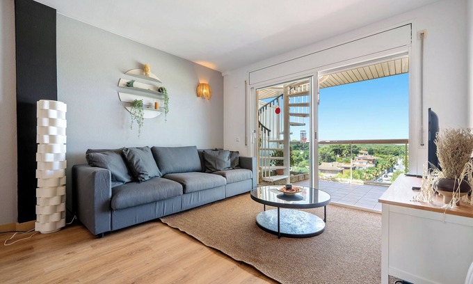 Cap de Salou Apartment | Apartment 'Penthouse Fonoll' with Sea View, Shared Pool and Air Conditioning