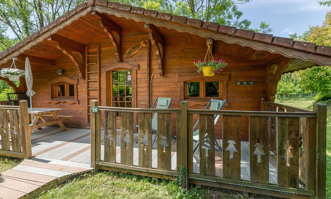 Vaulnaveys-le-Bas Apartment | Apartment 'Perce Neige' with Mountain View, Wi-Fi and Air Conditioning