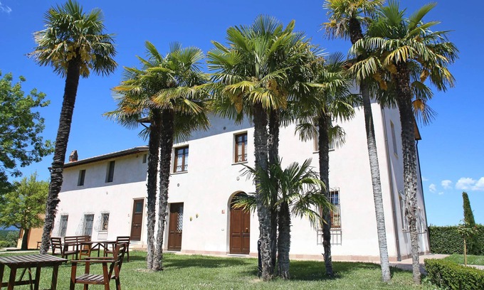 Fucecchio Apartment | Apartment Perfect for Couples In Holiday Home With Pool, Park, Wi-Fi & Hammocks!