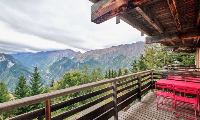 Villard-Reculas Apartment | Apartment 'Petit Prince' with Mountain View, Balcony and Wi-Fi