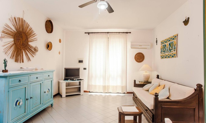 Villa San Pietro Apartment | Apartment Piccola casa Marina near the Beach with A/C & Garden