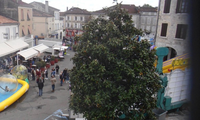 Nerac House | Apartment place de la Mairie