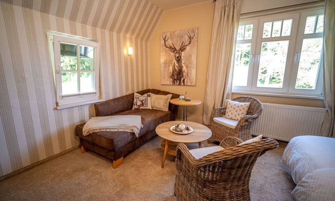 Baerenburg Apartment | Apartment Platzhirsch, charming, with forest view and large bathroom