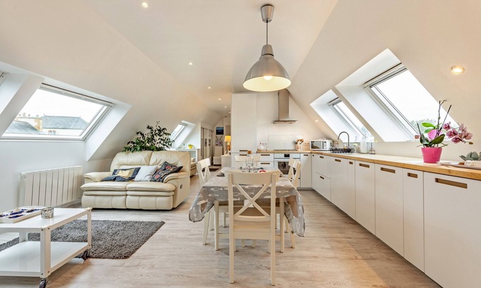 Plougasnou Apartment | Apartment 'Plougasnou Proche Mer' with Wi-Fi