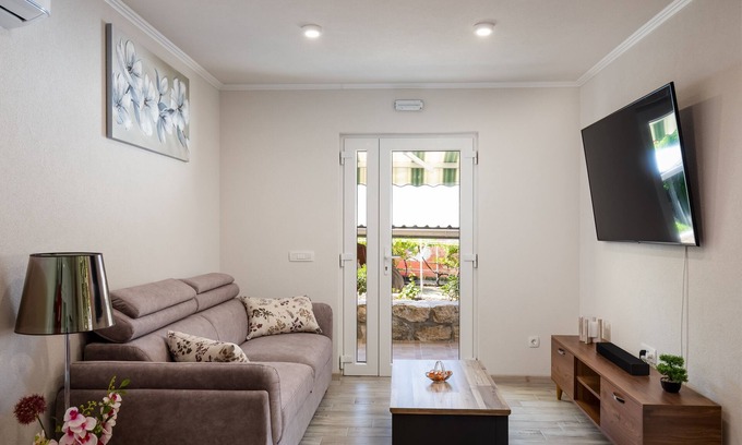Trsteno Apartment | Apartment Pod Nespolom - One Bedroom Apartment with Terrace