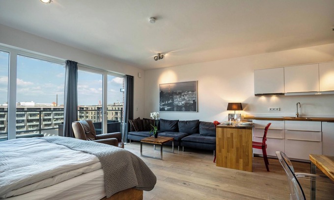Uberseestadt Apartment | Apartment Portus 21 close to City Centre with Balcony & Wi-Fi incl. Linen and Towels