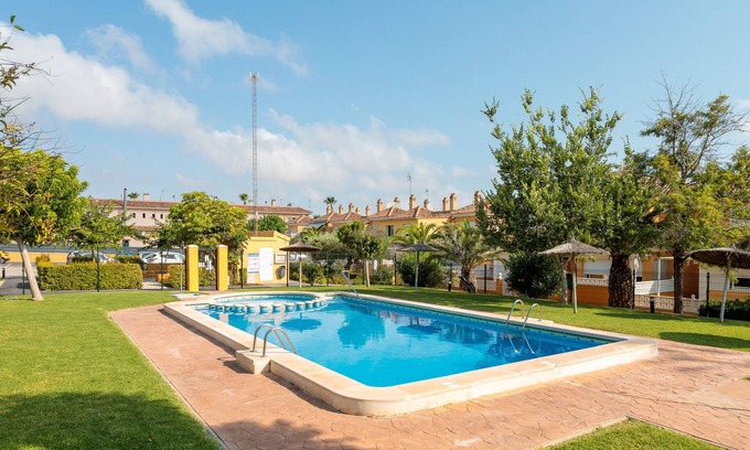 Los Arenales del Sol Apartment | Apartment 'Pretty Bungalow' with Mountain View, Wi-Fi and Air Conditioning