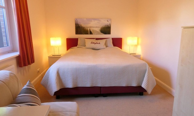 Glueckstadt Apartment | Apartment-Private Bathroom-Terrace
