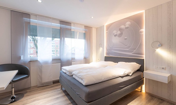 Leverkusen Apartment | Apartment-Private Bathroom-Garden view-Zimmer 202