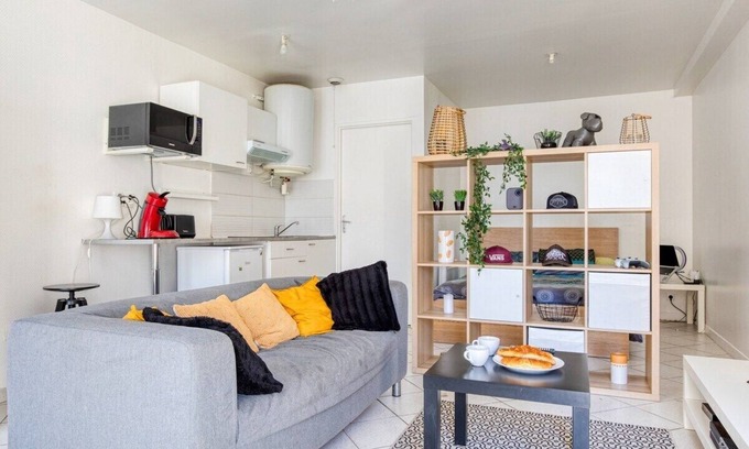 Etampes Apartment | Apartment-Private Bathroom