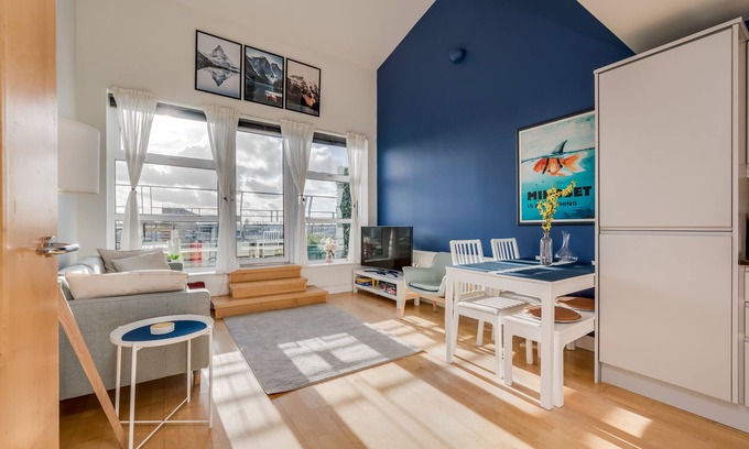 Belfast Central District Apartment | Apartment-Private Bathroom-Balcony