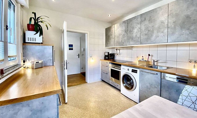 Hochheim Apartment | Apartment-Private Bathroom