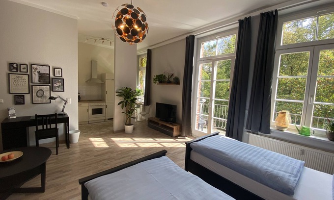 Wurzen Apartment | Apartment-Private Bathroom-Balcony-König Georg 3