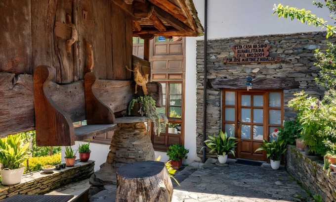 Cibuyo Apartment | Apartment 'Puente Del Narcea 3' with Mountain Views, Private Terrace and Wi-Fi