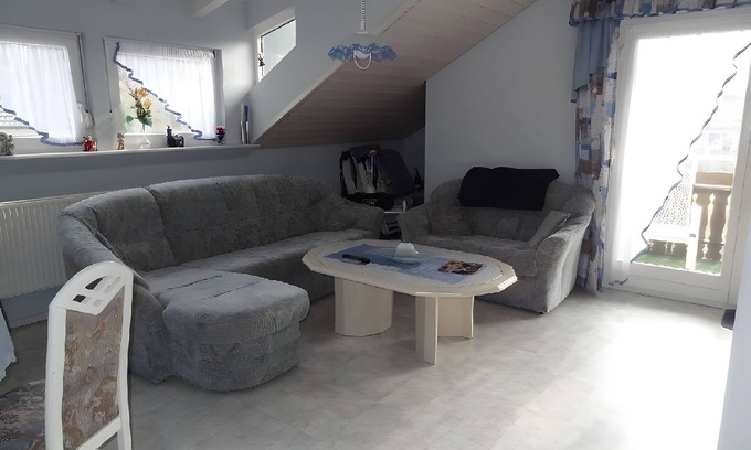 Hofstetten Apartment | Apartment 'Puppenstube' with Balcony and Wi-Fi