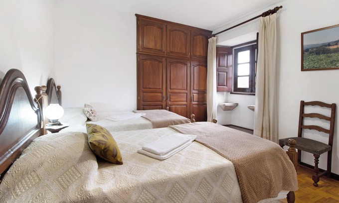 Soajo Apartment | Apartment 'Quarto Familiar - Casa Do Adro' with Mountain View, Wi-Fi and Air Conditioning