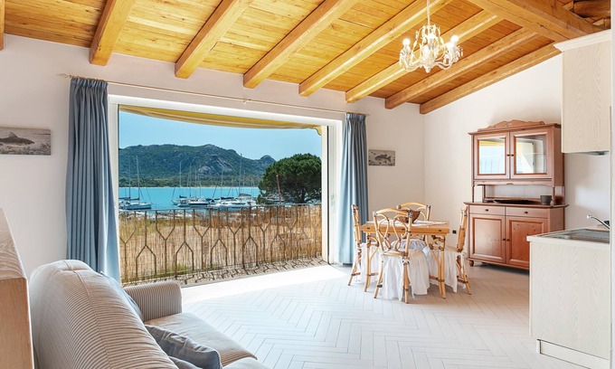 Arzachena Apartment | Apartment 'R House' with Sea View & Wi-Fi