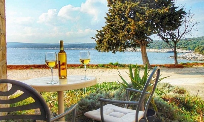 Koromacno Apartment | Apartment Rajka - 20 m from beach: - Koromacno, Istria, Croatia