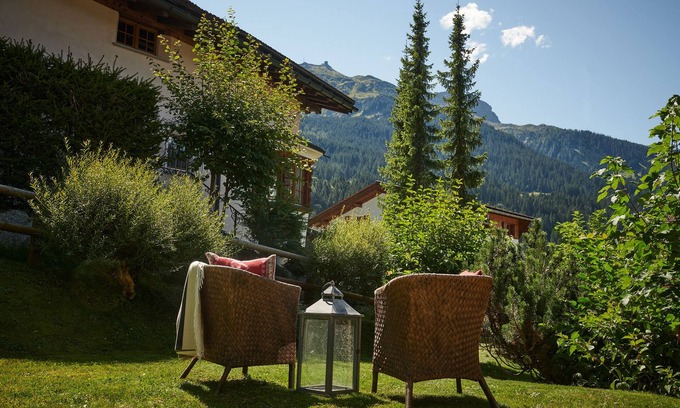 Klosters Platz Apartment | Apartment 'Randulina' with Shared Terrace, Private Garden and Wi-Fi