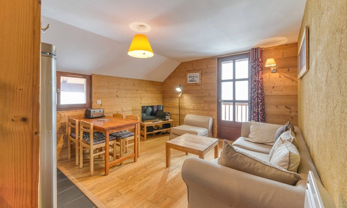 Villard-Reculas Apartment | Apartment 'Regain 7' with Mountain View and Balcony