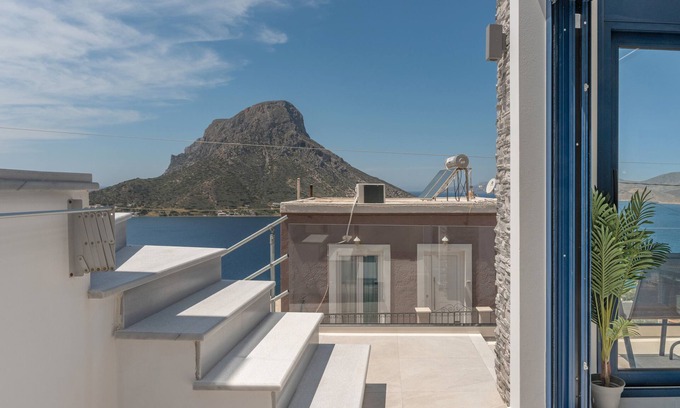 Mirties Apartment | Apartment 'Regina 1' with Sea View, Wi-Fi and Air Conditioning