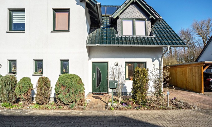 Ladebow Apartment | Apartment 'Reinhards' with Private Terrace, Private Garden and Wi-Fi