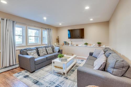 Valley Cottage Apartment | Apartment Rental 2 Mi to Rockland Lake State Park