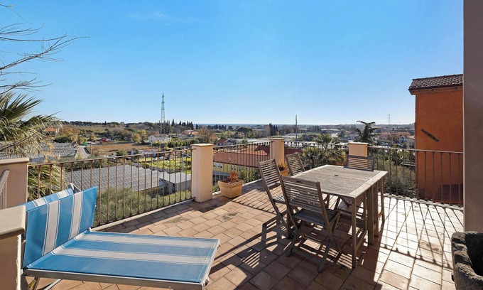 Campochiesa Apartment | Apartment "Residenza Stoechas" with Sea View, Wi-Fi, Garden & Terrace