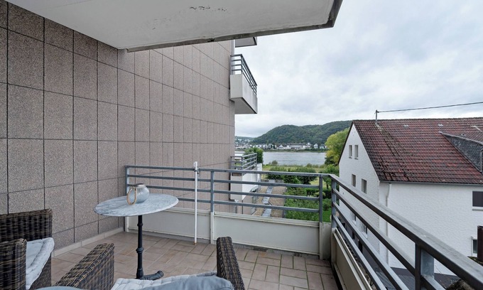 Bad Hoenningen Apartment | Apartment 'Rheinblick' with Shared Terrace and Balcony